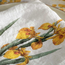 Lade das Bild in den Galerie-Viewer, Set of 6 Yellow Flowers Napkins.