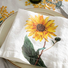 Lade das Bild in den Galerie-Viewer, Set of 6 Yellow Flowers Napkins.