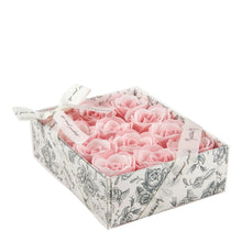 Lade das Bild in den Galerie-Viewer, Box of 12 Pink Roses.