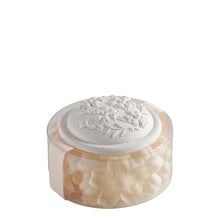 Charger l'image dans la galerie, Box of white and nude scented soap petals - Parfum Rose.