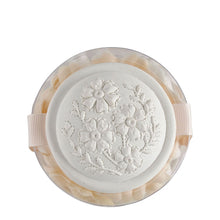 Charger l'image dans la galerie, Box of white and nude scented soap petals - Parfum Rose.
