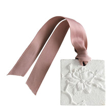 Lade das Bild in den Galerie-Viewer, Set of 5 Scented Decorations - Fleur de Thé.