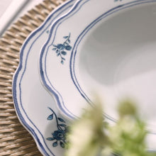 Charger l'image dans la galerie, CAPPETTATA HERITAGE FLORALS 18-Piece Blue Floral Porcelain Dinner Set for 6.
