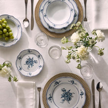 Charger l'image dans la galerie, CAPPETTATA HERITAGE FLORALS 18-Piece Blue Floral Porcelain Dinner Set for 6.