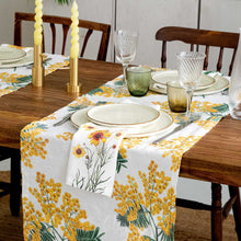 Lade das Bild in den Galerie-Viewer, Set of 6 Yellow Flowers Napkins.
