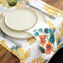 Lade das Bild in den Galerie-Viewer, Set of 6 Yellow Flowers Napkins.
