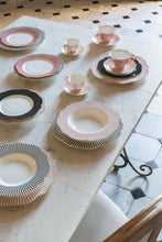 Lade das Bild in den Galerie-Viewer, Dinner Plate Mrs.Recamier - Pink.
