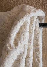 Load image into Gallery viewer, Guest Towel Golden Thread.
