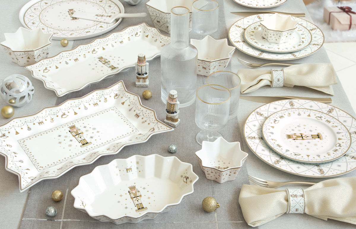 Oval Plate Royal Nutcracker.