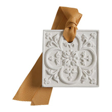 Lade das Bild in den Galerie-Viewer, Set of 5 scented decorations - Fleur de Mandarine.
