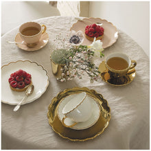 Lade das Bild in den Galerie-Viewer, Gold &amp; White Mug Set of 2.
