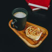 Charger l'image dans la galerie, Porcelaine Mug 350ml and Wooden Saucer 22x15x11cm.
