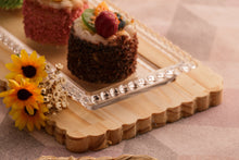 Charger l'image dans la galerie, Crystal pearl serving plate 30x12x3cm..
