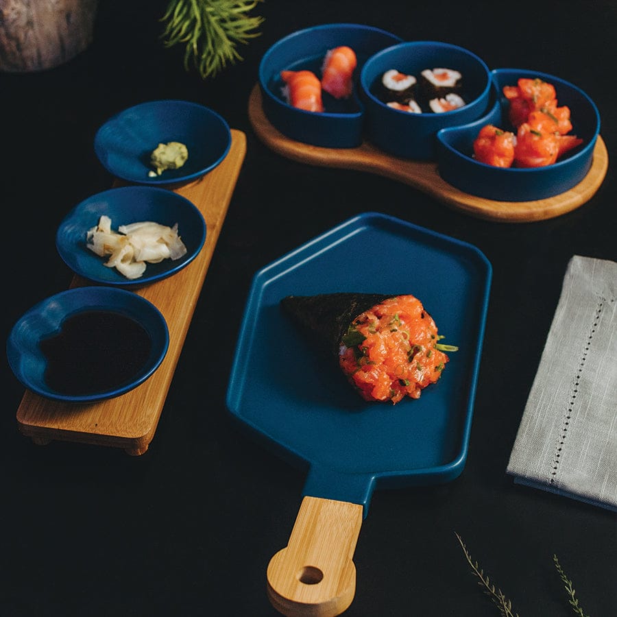 Porcelaine Blue Appetizer Board with a wooden handle 35x16x2cm.