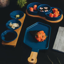 Lade das Bild in den Galerie-Viewer, Porcelaine Blue Appetizer Board with a wooden handle 35x16x2cm.
