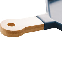 Lade das Bild in den Galerie-Viewer, Porcelaine Blue Appetizer Board with a wooden handle 35x16x2cm.
