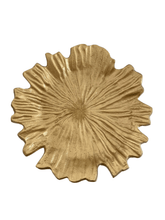 Charger l'image dans la galerie, Gold Flower Cake Plate.
