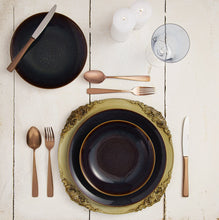 Load image into Gallery viewer, Plastic Detailed Sous-plat Cream/Brown 35cm.
